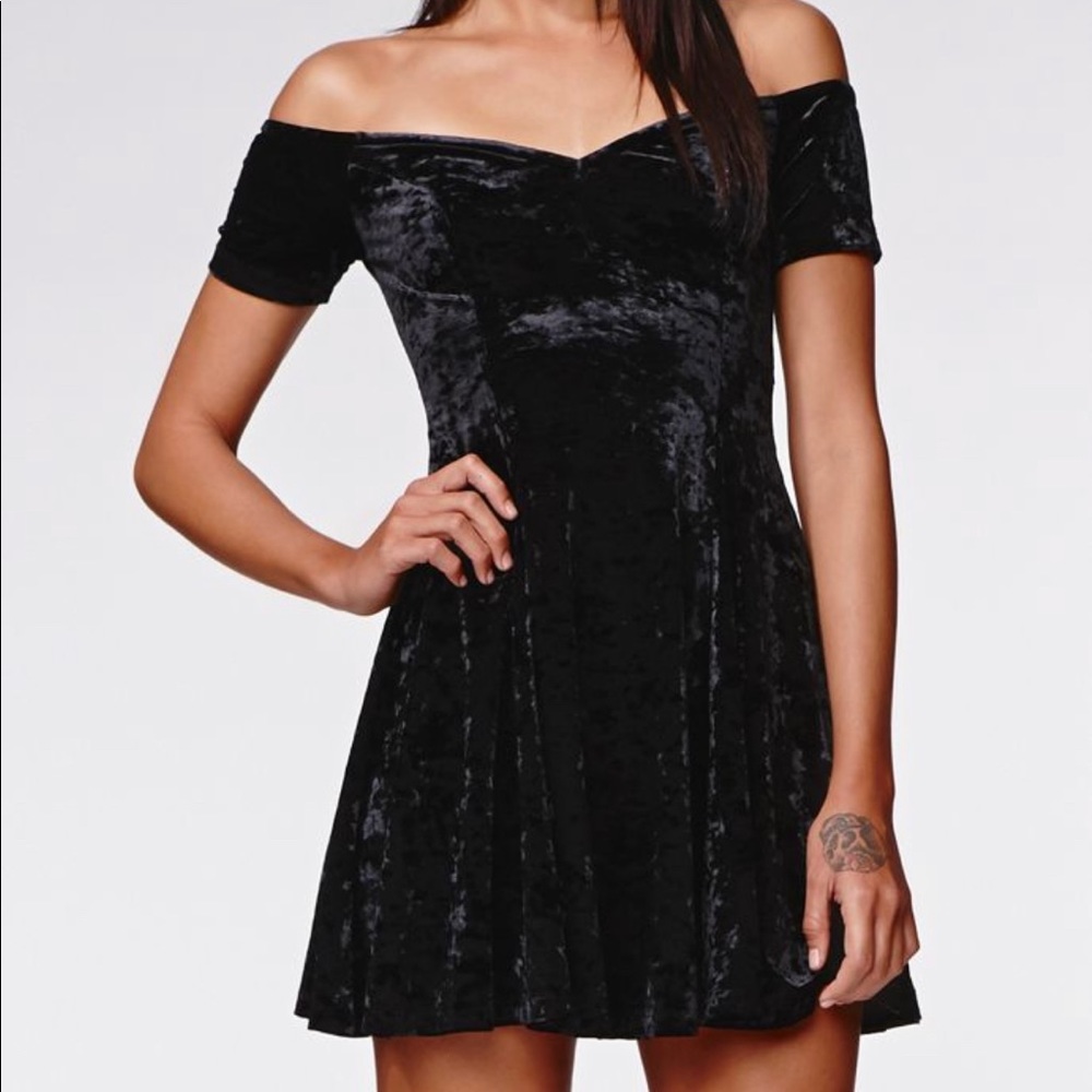Kendall & Kylie Fit and Flare Crushed Velvet Dress - Black